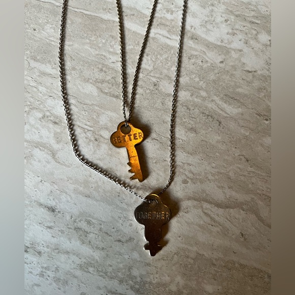 Cabi Tribute Necklace "giving keys" - Picture 3 of 4